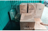 一批礦用湘潭電機車配件裝車發(fā)往海外